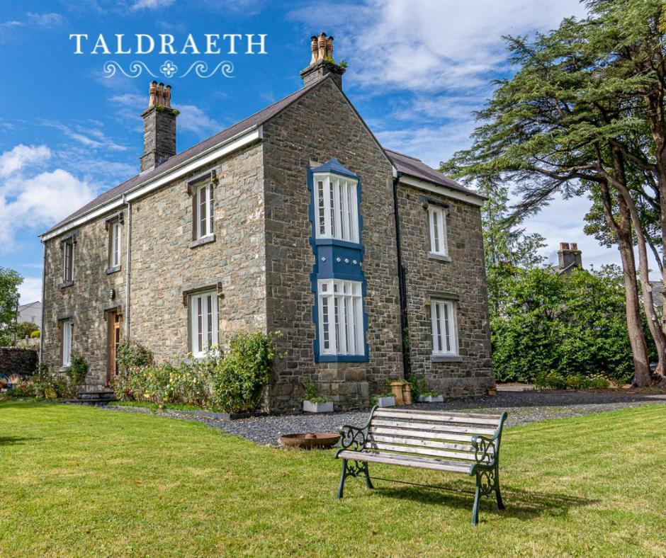 Taldraeth - Old Vicarage Guest House Penrhyndeudreath Exterior photo